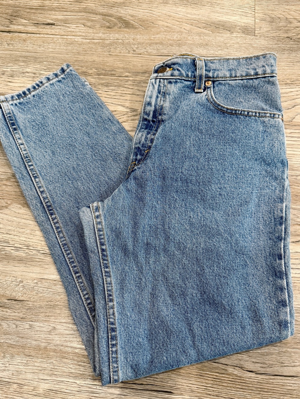 Vintage Levi’s 550 Relaxed Fit Tapered Leg Jeans 11 Jr Light Wash USA Y2K 90s